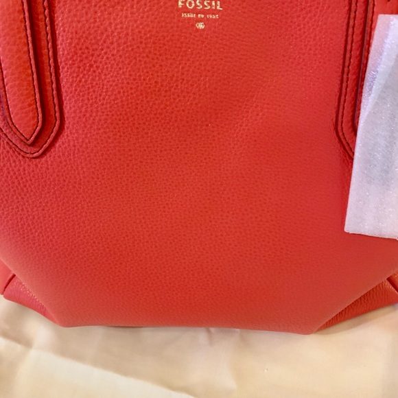***SOLD***New FOSSIL Leather Tote - Picture 4 of 10